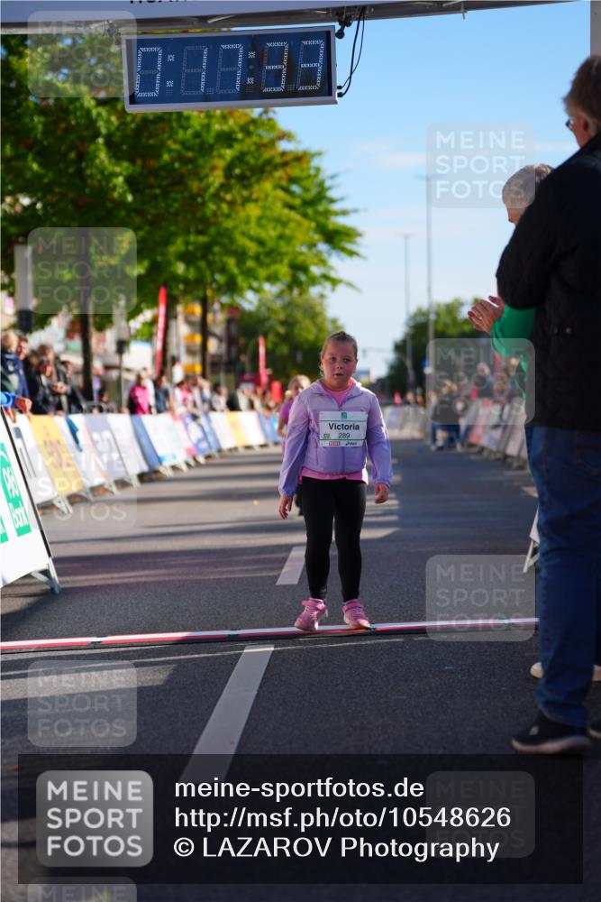 20.09.2026 - PSD Bank Halbmarathon LAZAROV Photography http://msf.ph/oto/10548626 20.09.2026 10:36:57 Ziel 222, 286, 289 meine-sportfotos.de