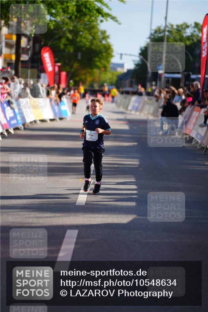 20.09.2026 - PSD Bank Halbmarathon LAZAROV Photography http://msf.ph/oto/10548634 20.09.2026 10:37:29 Ziel 180 meine-sportfotos.de