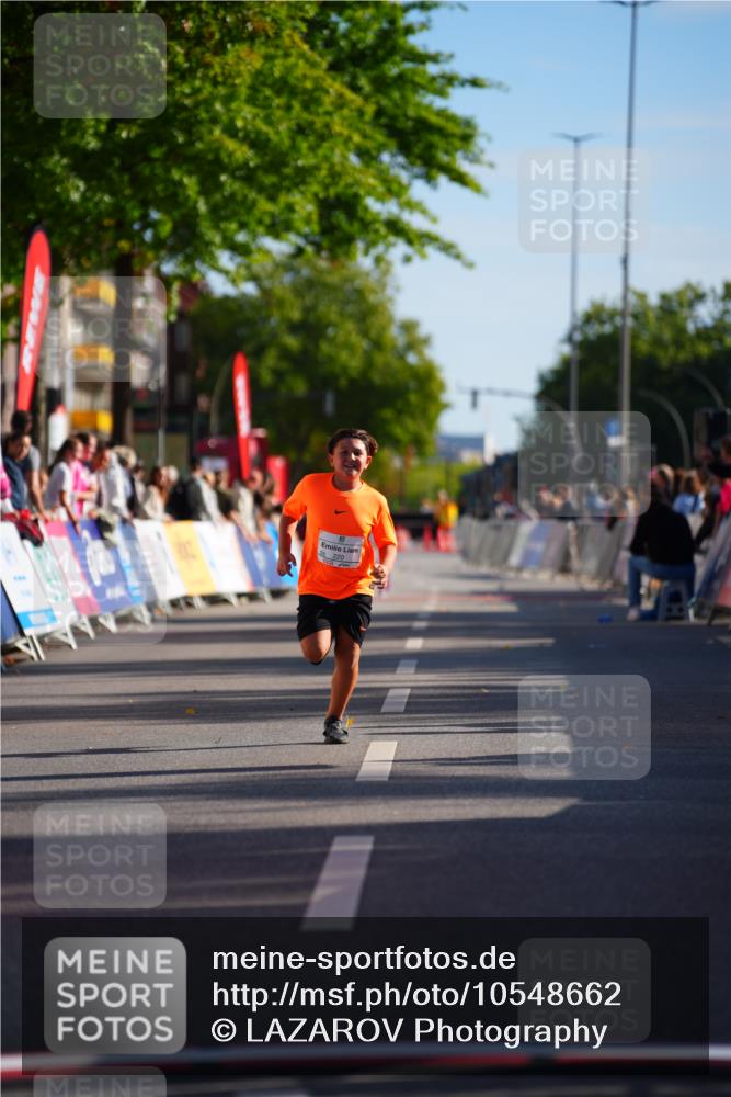 20.09.2026 - PSD Bank Halbmarathon LAZAROV Photography http://msf.ph/oto/10548662 20.09.2026 10:37:59 Ziel 220 meine-sportfotos.de