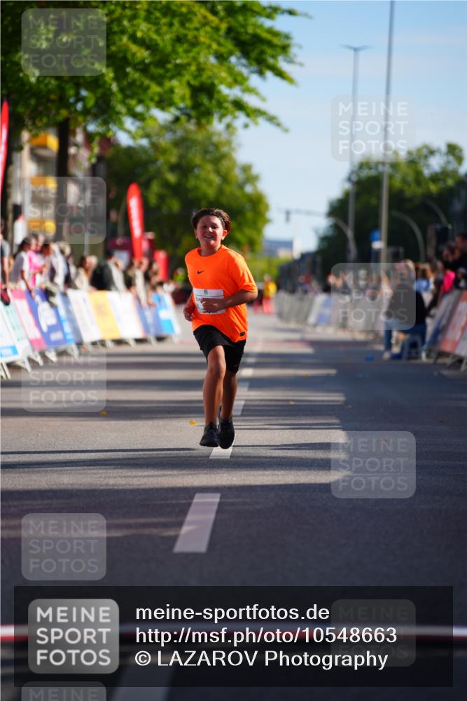 20.09.2026 - PSD Bank Halbmarathon LAZAROV Photography http://msf.ph/oto/10548663 20.09.2026 10:37:59 Ziel 220 meine-sportfotos.de
