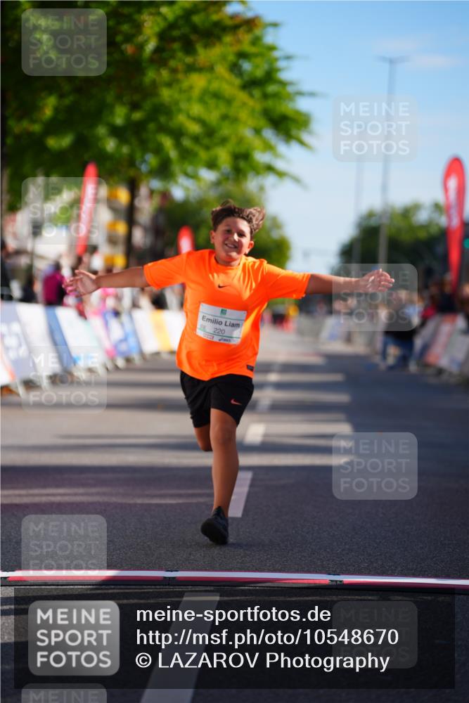 20.09.2026 - PSD Bank Halbmarathon LAZAROV Photography http://msf.ph/oto/10548670 20.09.2026 10:38:01 Ziel 220 meine-sportfotos.de