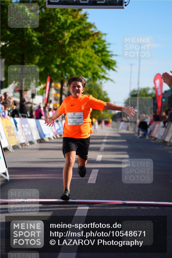 20.09.2026 - PSD Bank Halbmarathon LAZAROV Photography http://msf.ph/oto/10548671 20.09.2026 10:38:01 Ziel 220 meine-sportfotos.de