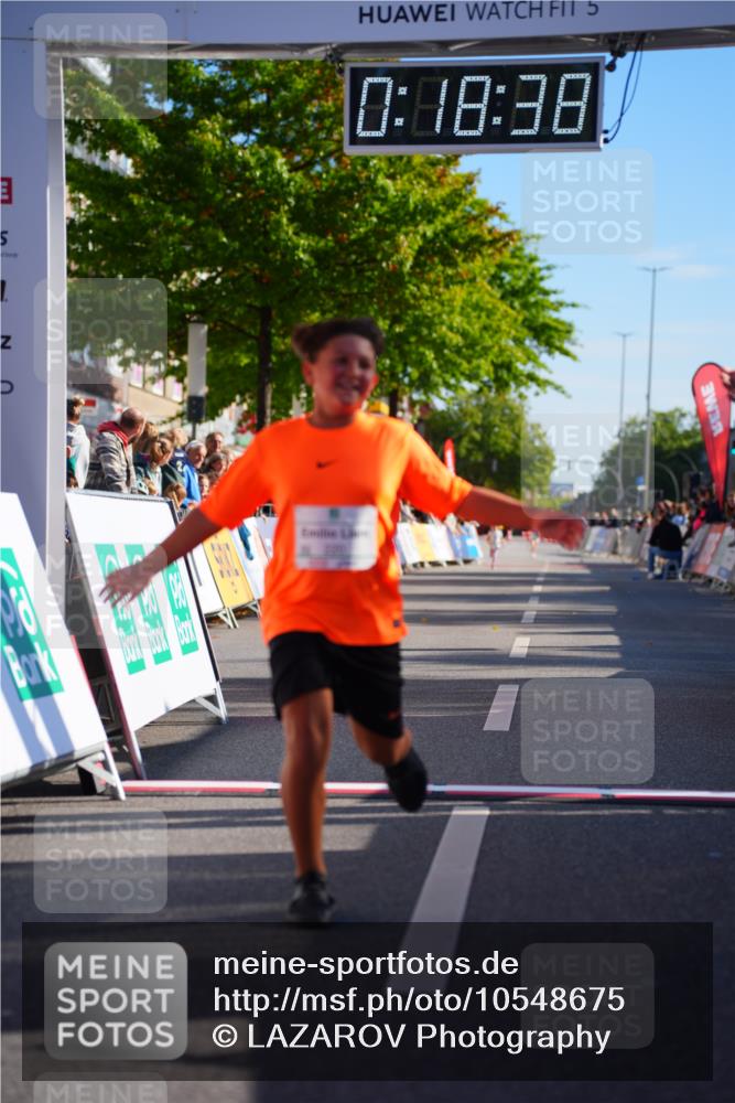 20.09.2026 - PSD Bank Halbmarathon LAZAROV Photography http://msf.ph/oto/10548675 20.09.2026 10:38:02 Ziel 220 meine-sportfotos.de