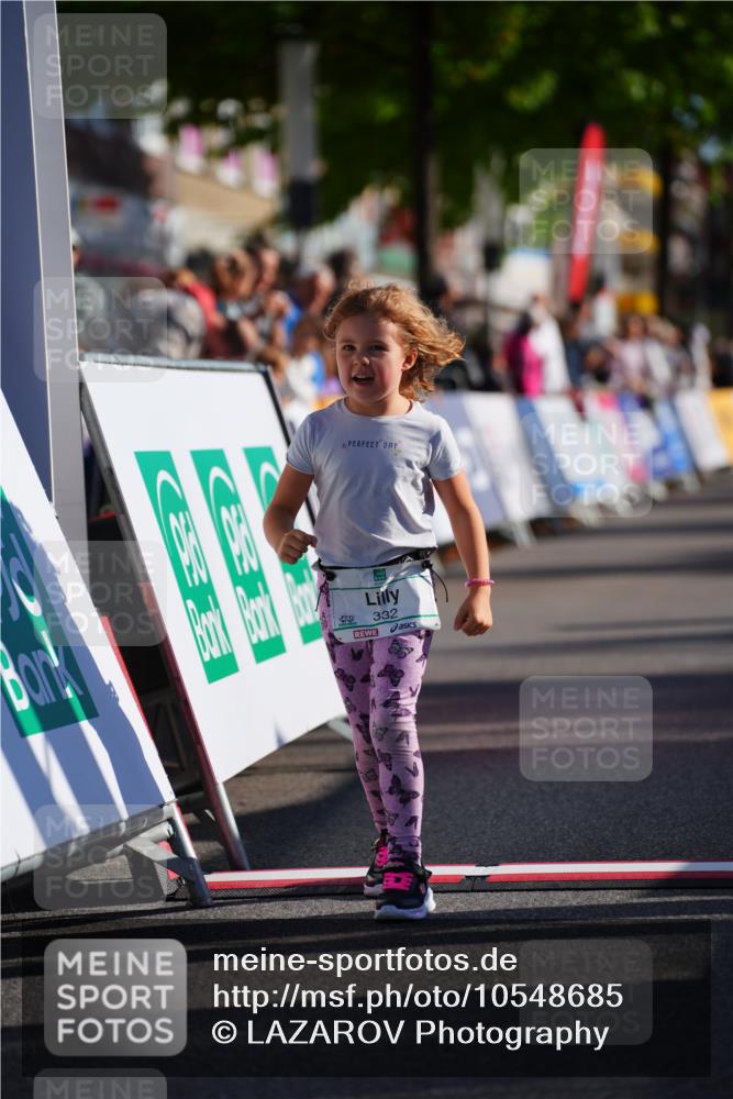 20.09.2026 - PSD Bank Halbmarathon LAZAROV Photography http://msf.ph/oto/10548685 20.09.2026 10:38:21 Ziel 332 meine-sportfotos.de