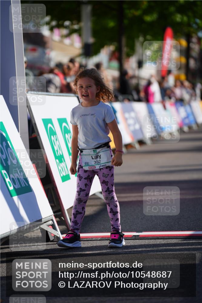20.09.2026 - PSD Bank Halbmarathon LAZAROV Photography http://msf.ph/oto/10548687 20.09.2026 10:38:21 Ziel 332 meine-sportfotos.de