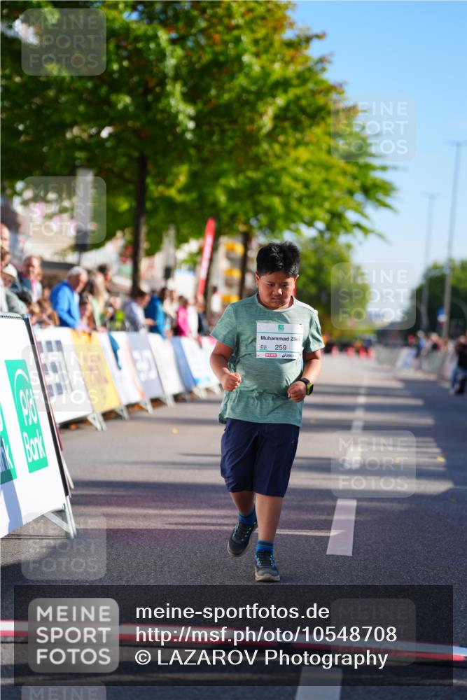 20.09.2026 - PSD Bank Halbmarathon LAZAROV Photography http://msf.ph/oto/10548708 20.09.2026 10:40:40 Ziel 259 meine-sportfotos.de