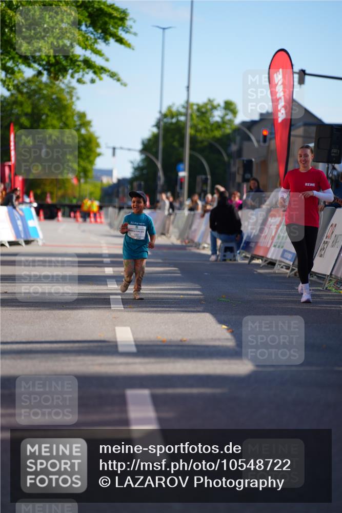 20.09.2026 - PSD Bank Halbmarathon LAZAROV Photography http://msf.ph/oto/10548722 20.09.2026 10:43:21 Ziel  meine-sportfotos.de