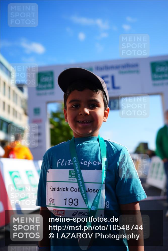 20.09.2026 - PSD Bank Halbmarathon LAZAROV Photography http://msf.ph/oto/10548744 20.09.2026 10:43:37 Ziel  meine-sportfotos.de