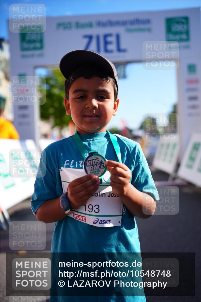 20.09.2026 - PSD Bank Halbmarathon LAZAROV Photography http://msf.ph/oto/10548748 20.09.2026 10:43:42 Ziel  meine-sportfotos.de