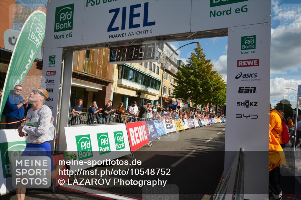 20.09.2026 - PSD Bank Halbmarathon LAZAROV Photography http://msf.ph/oto/10548752 20.09.2026 11:11:57 Ziel 1792 meine-sportfotos.de