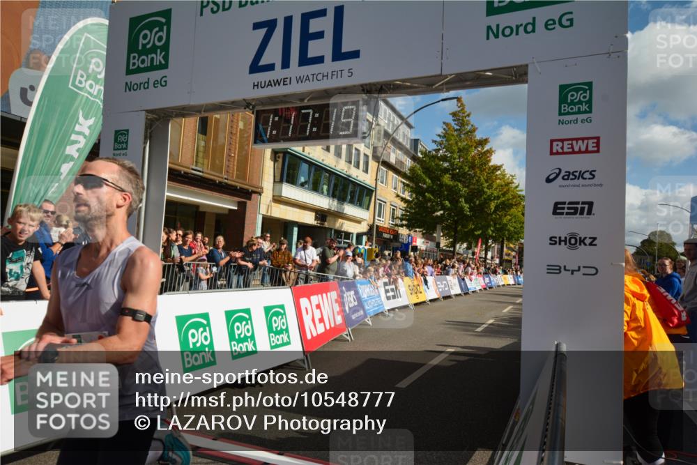 20.09.2026 - PSD Bank Halbmarathon LAZAROV Photography http://msf.ph/oto/10548777 20.09.2026 11:17:19 Ziel 4128, 4513 meine-sportfotos.de