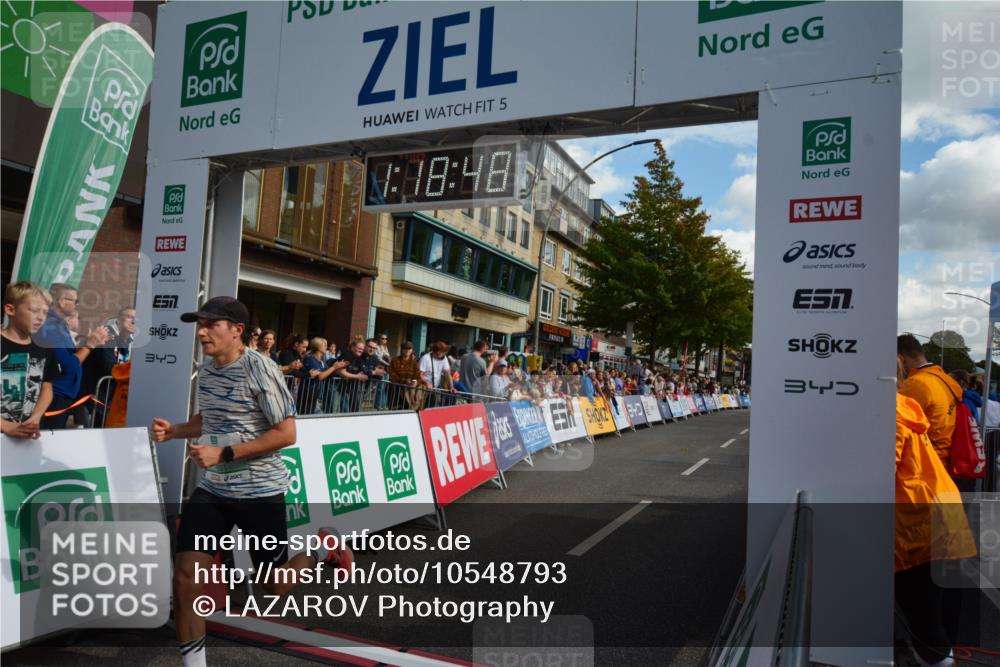 20.09.2026 - PSD Bank Halbmarathon LAZAROV Photography http://msf.ph/oto/10548793 20.09.2026 11:18:47 Ziel 1651 meine-sportfotos.de