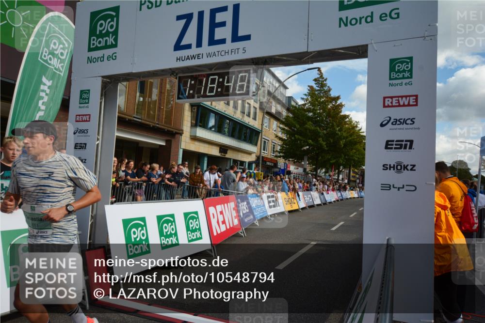 20.09.2026 - PSD Bank Halbmarathon LAZAROV Photography http://msf.ph/oto/10548794 20.09.2026 11:18:47 Ziel 1651 meine-sportfotos.de