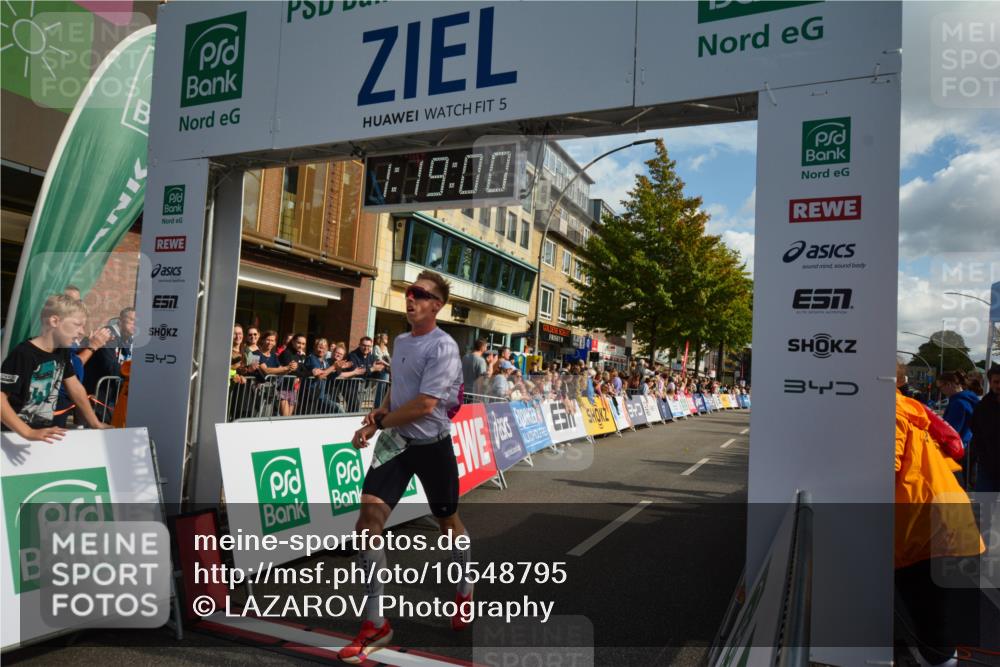 20.09.2026 - PSD Bank Halbmarathon LAZAROV Photography http://msf.ph/oto/10548795 20.09.2026 11:19:00 Ziel 3171, 3891, 4119 meine-sportfotos.de