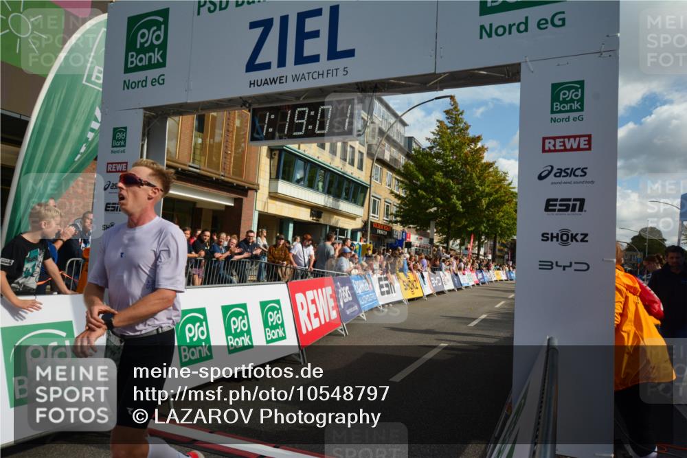 20.09.2026 - PSD Bank Halbmarathon LAZAROV Photography http://msf.ph/oto/10548797 20.09.2026 11:19:00 Ziel 3171, 3891, 4119 meine-sportfotos.de