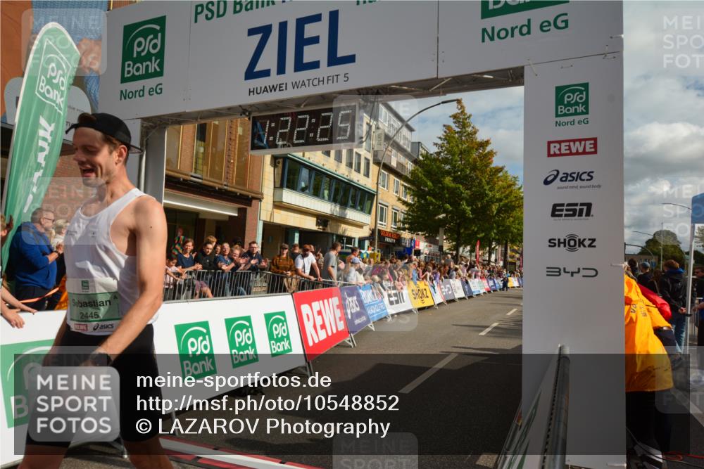20.09.2026 - PSD Bank Halbmarathon LAZAROV Photography http://msf.ph/oto/10548852 20.09.2026 11:22:24 Ziel 2417, 2445 meine-sportfotos.de