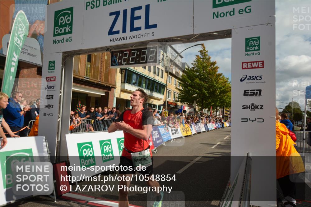 20.09.2026 - PSD Bank Halbmarathon LAZAROV Photography http://msf.ph/oto/10548854 20.09.2026 11:22:32 Ziel 2417 meine-sportfotos.de