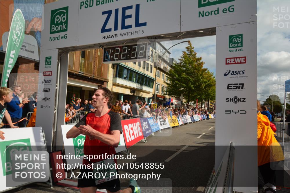20.09.2026 - PSD Bank Halbmarathon LAZAROV Photography http://msf.ph/oto/10548855 20.09.2026 11:22:32 Ziel 2417 meine-sportfotos.de
