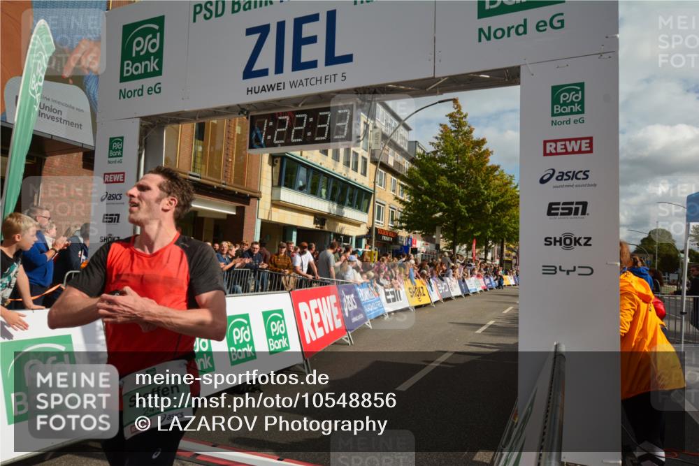 20.09.2026 - PSD Bank Halbmarathon LAZAROV Photography http://msf.ph/oto/10548856 20.09.2026 11:22:32 Ziel 2417 meine-sportfotos.de