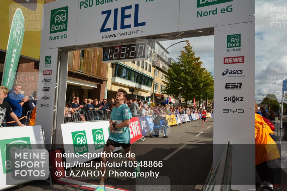 20.09.2026 - PSD Bank Halbmarathon LAZAROV Photography http://msf.ph/oto/10548866 20.09.2026 11:23:20 Ziel 1985, 3104, 3406, 3625 meine-sportfotos.de
