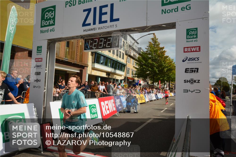 20.09.2026 - PSD Bank Halbmarathon LAZAROV Photography http://msf.ph/oto/10548867 20.09.2026 11:23:20 Ziel 1985, 3104, 3406, 3625 meine-sportfotos.de