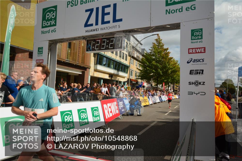 20.09.2026 - PSD Bank Halbmarathon LAZAROV Photography http://msf.ph/oto/10548868 20.09.2026 11:23:20 Ziel 1985, 3104, 3406, 3625 meine-sportfotos.de