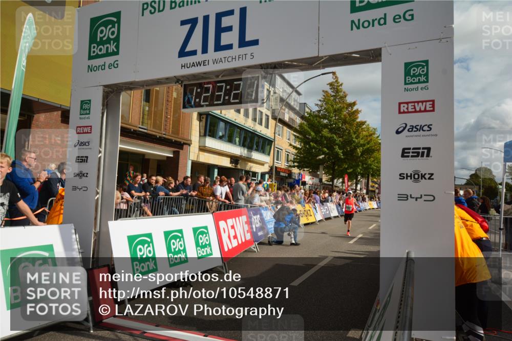20.09.2026 - PSD Bank Halbmarathon LAZAROV Photography http://msf.ph/oto/10548871 20.09.2026 11:23:21 Ziel 1985, 3104, 3406, 3625 meine-sportfotos.de