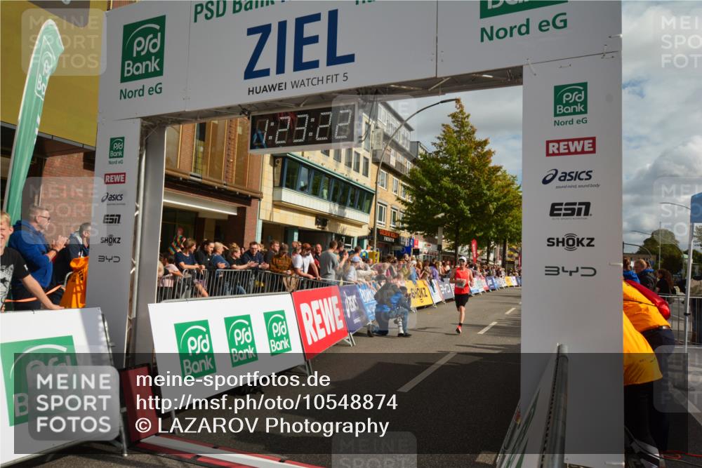 20.09.2026 - PSD Bank Halbmarathon LAZAROV Photography http://msf.ph/oto/10548874 20.09.2026 11:23:21 Ziel 1985, 3104, 3406, 3625 meine-sportfotos.de