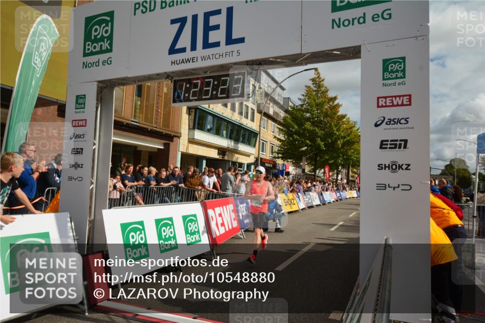 20.09.2026 - PSD Bank Halbmarathon LAZAROV Photography http://msf.ph/oto/10548880 20.09.2026 11:23:23 Ziel 1985, 3104, 3406, 3625 meine-sportfotos.de