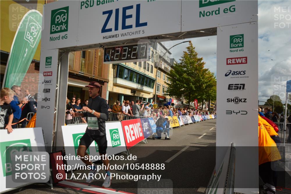 20.09.2026 - PSD Bank Halbmarathon LAZAROV Photography http://msf.ph/oto/10548888 20.09.2026 11:23:26 Ziel 1985, 3104, 3406, 3625, 4268 meine-sportfotos.de