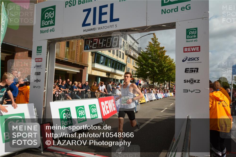 20.09.2026 - PSD Bank Halbmarathon LAZAROV Photography http://msf.ph/oto/10548966 20.09.2026 11:24:09 Ziel 2779, 4105, 4176, 4545, 4558 meine-sportfotos.de