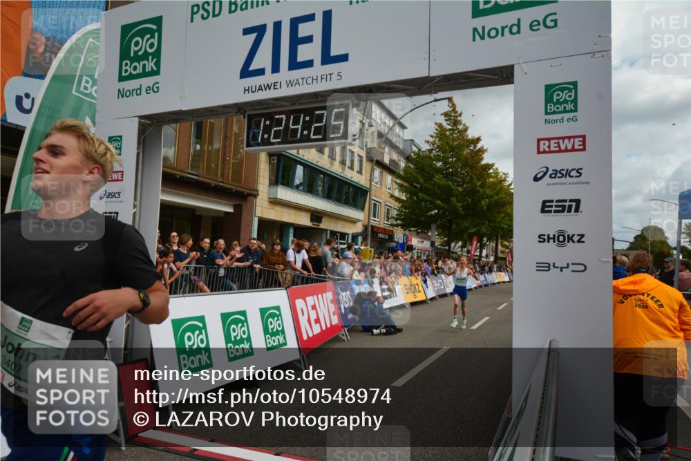 20.09.2026 - PSD Bank Halbmarathon LAZAROV Photography http://msf.ph/oto/10548974 20.09.2026 11:24:24 Ziel 2125, 2895, 3407, 3548, 4463 meine-sportfotos.de