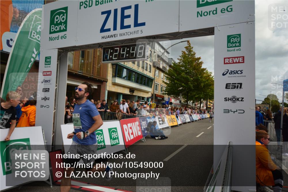 20.09.2026 - PSD Bank Halbmarathon LAZAROV Photography http://msf.ph/oto/10549000 20.09.2026 11:24:47 Ziel 1780, 1801, 2365, 2766 meine-sportfotos.de