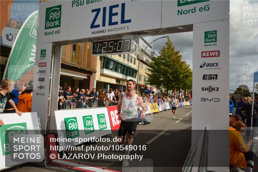 20.09.2026 - PSD Bank Halbmarathon LAZAROV Photography http://msf.ph/oto/10549016 20.09.2026 11:25:06 Ziel 2438, 3087, 4765 meine-sportfotos.de