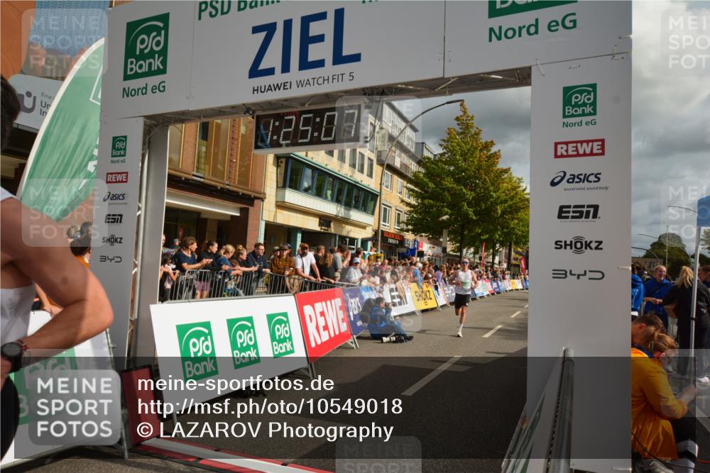 20.09.2026 - PSD Bank Halbmarathon LAZAROV Photography http://msf.ph/oto/10549018 20.09.2026 11:25:07 Ziel 2438, 3087, 4765 meine-sportfotos.de