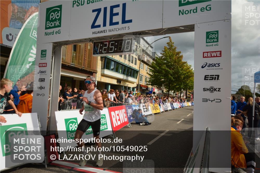 20.09.2026 - PSD Bank Halbmarathon LAZAROV Photography http://msf.ph/oto/10549025 20.09.2026 11:25:09 Ziel 2438, 3087, 4765 meine-sportfotos.de