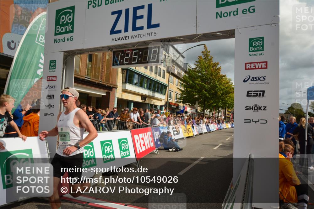 20.09.2026 - PSD Bank Halbmarathon LAZAROV Photography http://msf.ph/oto/10549026 20.09.2026 11:25:09 Ziel 2438, 3087, 4765 meine-sportfotos.de