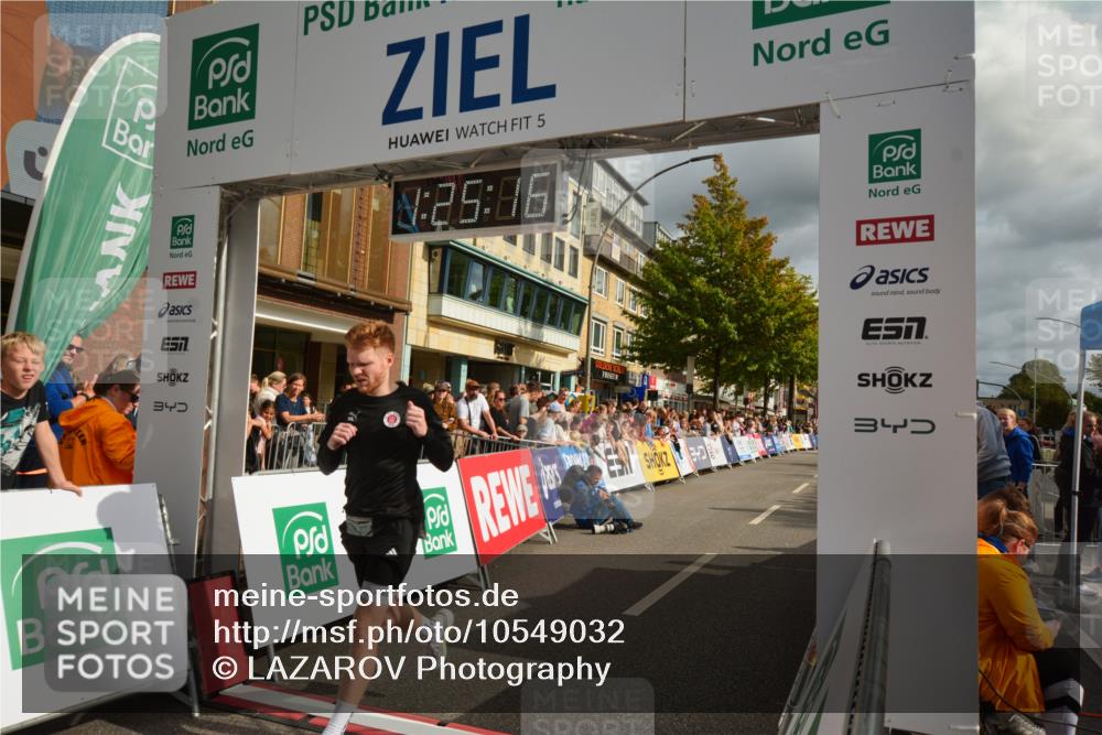20.09.2026 - PSD Bank Halbmarathon LAZAROV Photography http://msf.ph/oto/10549032 20.09.2026 11:25:16 Ziel 4765 meine-sportfotos.de