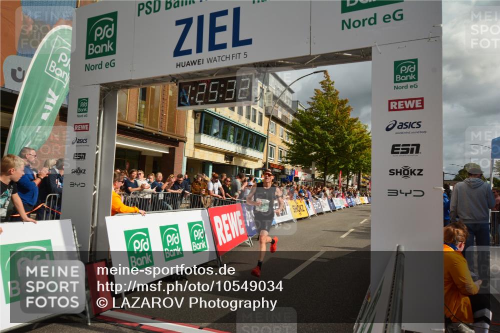 20.09.2026 - PSD Bank Halbmarathon LAZAROV Photography http://msf.ph/oto/10549034 20.09.2026 11:25:31 Ziel 1428, 2339, 2744 meine-sportfotos.de