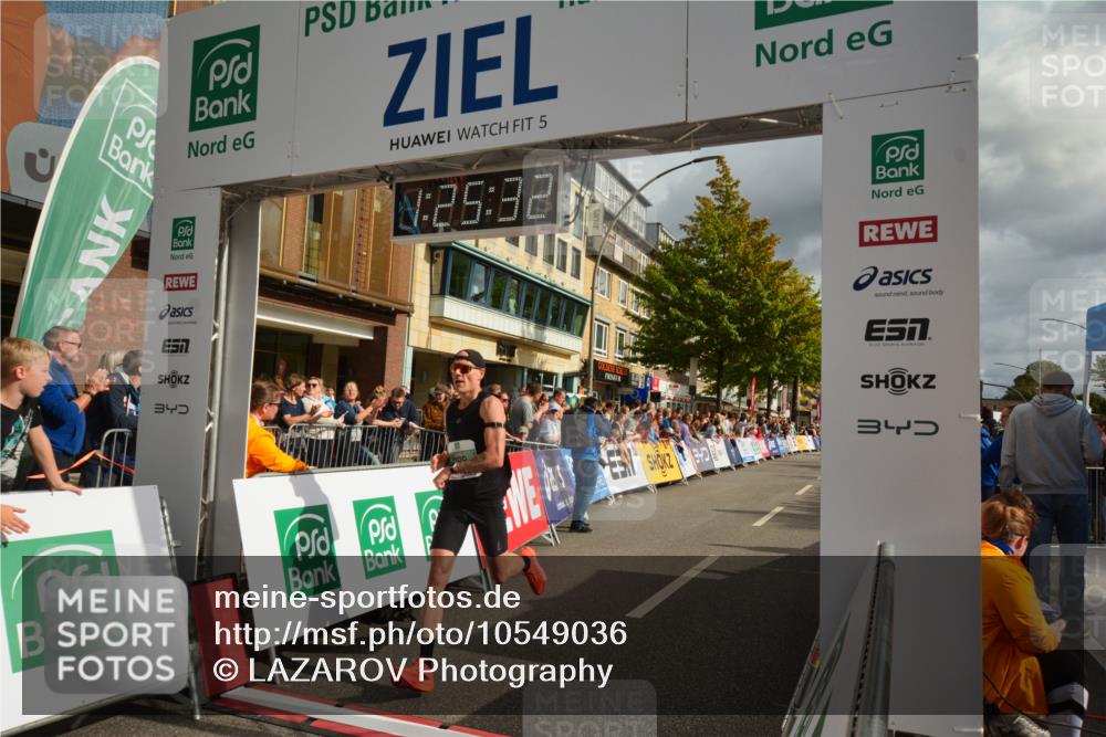 20.09.2026 - PSD Bank Halbmarathon LAZAROV Photography http://msf.ph/oto/10549036 20.09.2026 11:25:32 Ziel 1428, 2339, 2744 meine-sportfotos.de