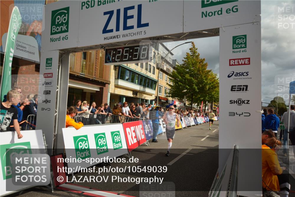 20.09.2026 - PSD Bank Halbmarathon LAZAROV Photography http://msf.ph/oto/10549039 20.09.2026 11:25:38 Ziel 1428, 2339, 2744 meine-sportfotos.de
