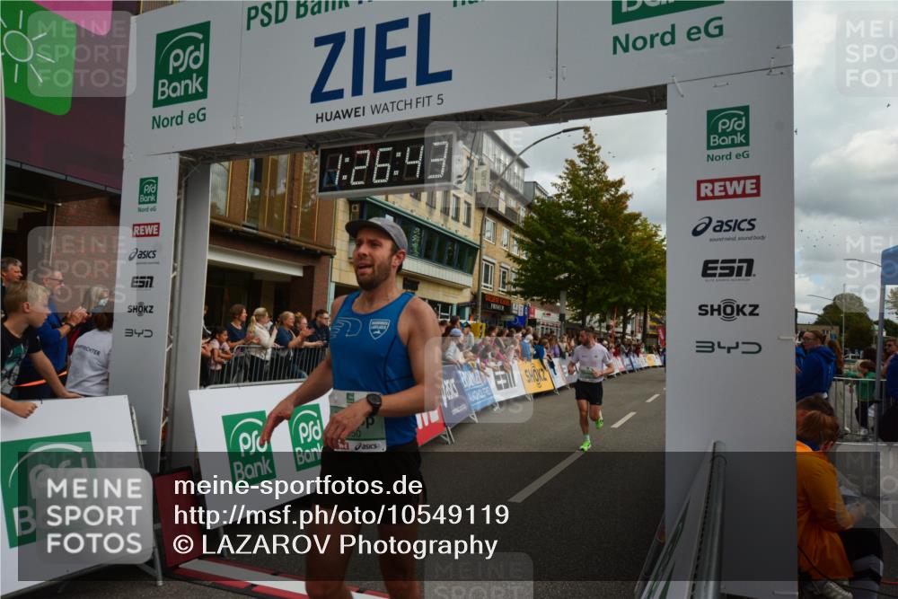 20.09.2026 - PSD Bank Halbmarathon LAZAROV Photography http://msf.ph/oto/10549119 20.09.2026 11:26:43 Ziel 1950, 2292, 3886, 3998 meine-sportfotos.de