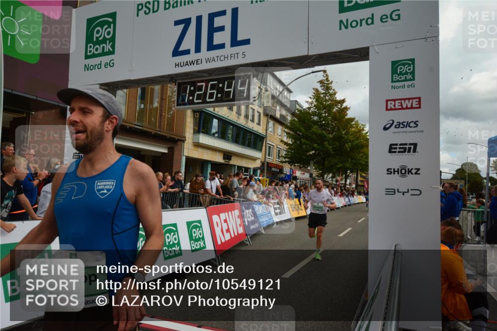 20.09.2026 - PSD Bank Halbmarathon LAZAROV Photography http://msf.ph/oto/10549121 20.09.2026 11:26:43 Ziel 1950, 2292, 3886, 3998 meine-sportfotos.de