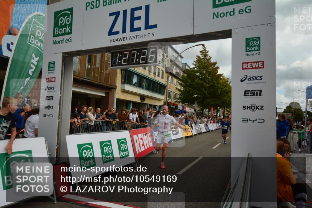 20.09.2026 - PSD Bank Halbmarathon LAZAROV Photography http://msf.ph/oto/10549169 20.09.2026 11:27:25 Ziel 1078, 1314, 2096, 2813, 2880, 4100, 4496, 4648 meine-sportfotos.de