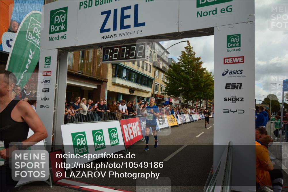 20.09.2026 - PSD Bank Halbmarathon LAZAROV Photography http://msf.ph/oto/10549186 20.09.2026 11:27:32 Ziel 1078, 2096, 2880, 4496, 4648 meine-sportfotos.de
