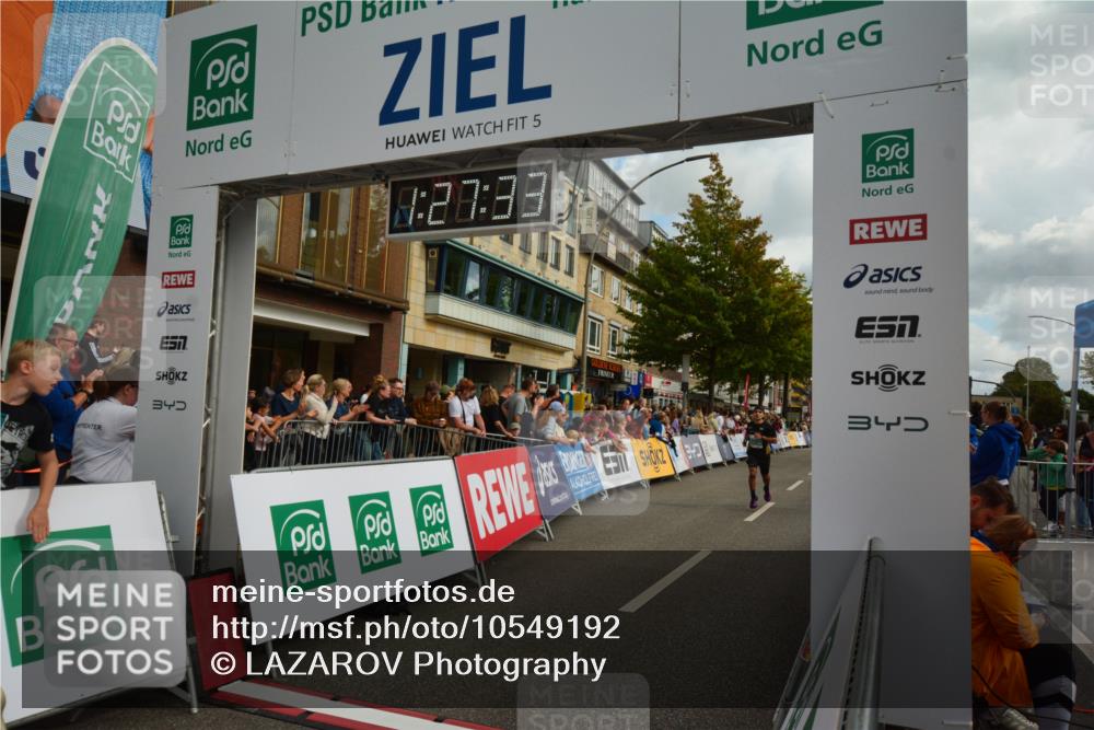 20.09.2026 - PSD Bank Halbmarathon LAZAROV Photography http://msf.ph/oto/10549192 20.09.2026 11:27:33 Ziel 1078, 2096, 2880, 4496 meine-sportfotos.de