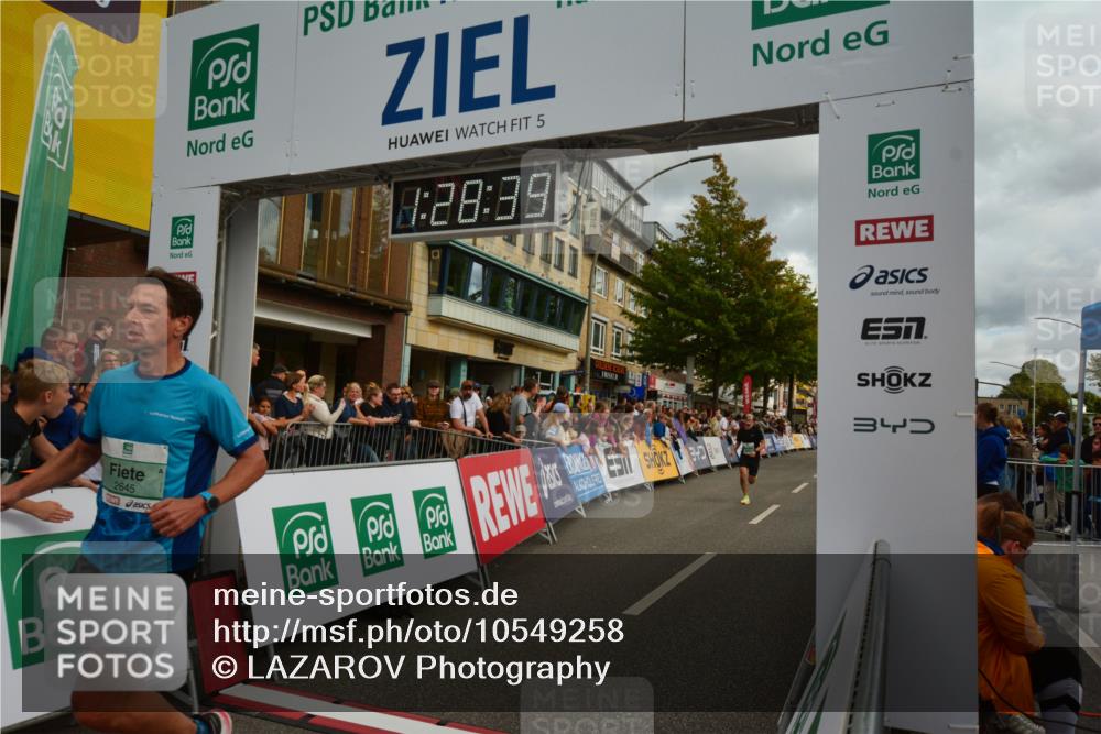 20.09.2026 - PSD Bank Halbmarathon LAZAROV Photography http://msf.ph/oto/10549258 20.09.2026 11:28:38 Ziel 1333, 1506, 2490, 2645, 2820, 4325 meine-sportfotos.de