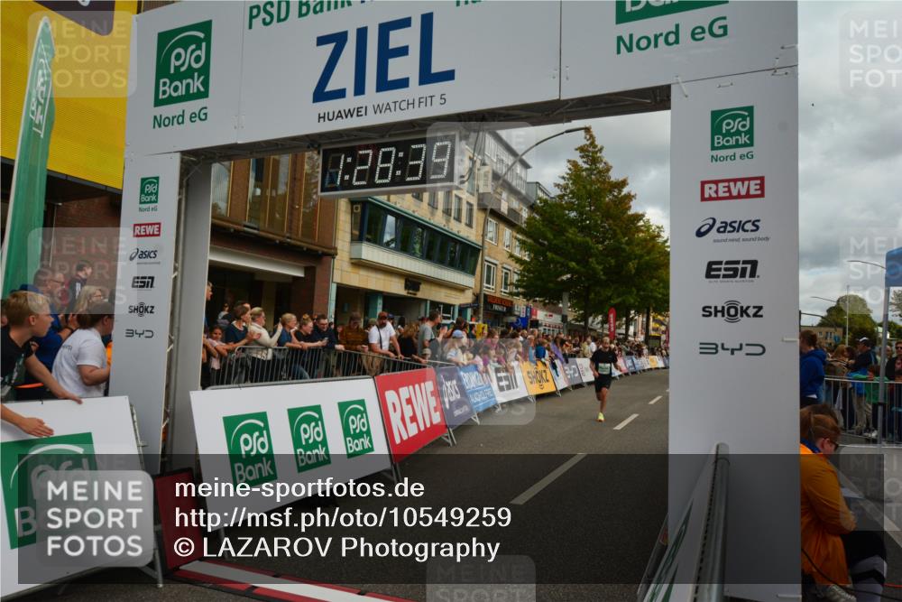 20.09.2026 - PSD Bank Halbmarathon LAZAROV Photography http://msf.ph/oto/10549259 20.09.2026 11:28:39 Ziel 1333, 1506, 2372, 2490, 2645, 2820, 4325 meine-sportfotos.de