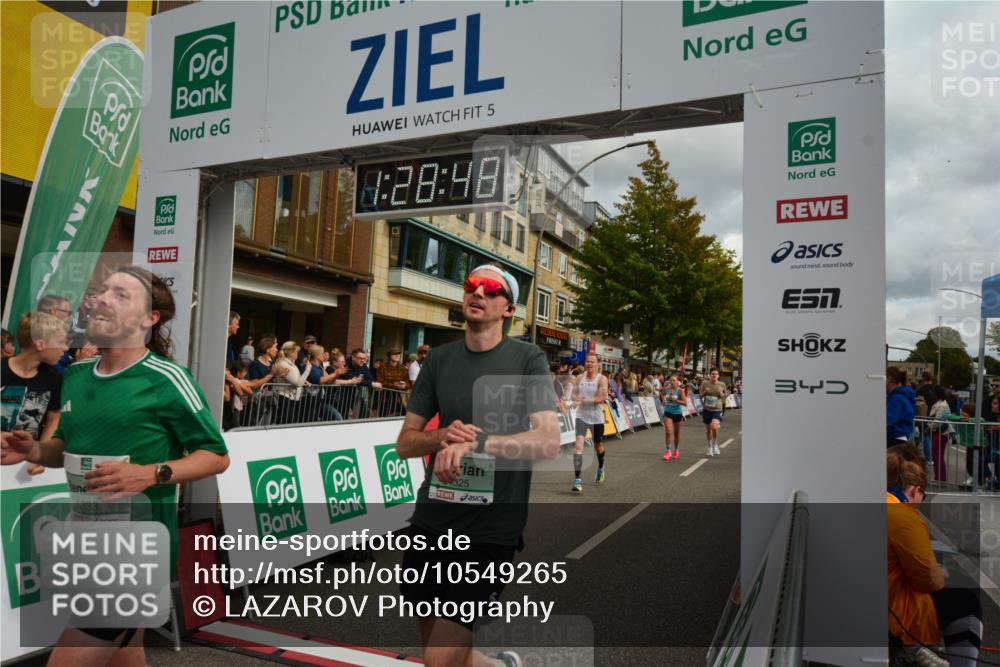 20.09.2026 - PSD Bank Halbmarathon LAZAROV Photography http://msf.ph/oto/10549265 20.09.2026 11:28:48 Ziel 1333, 1506, 2372, 2490, 3665, 4325 meine-sportfotos.de