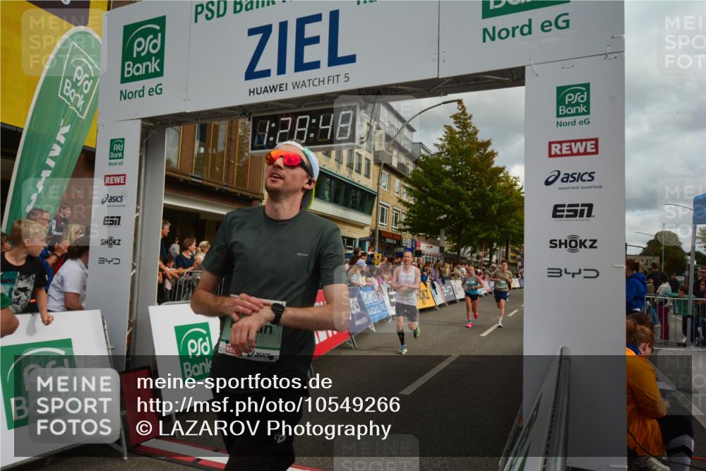 20.09.2026 - PSD Bank Halbmarathon LAZAROV Photography http://msf.ph/oto/10549266 20.09.2026 11:28:48 Ziel 1333, 1506, 2372, 2490, 3665, 4325 meine-sportfotos.de